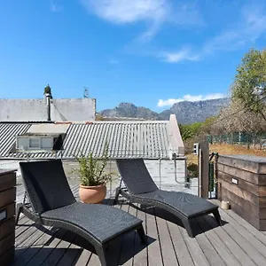 https://rooftop-villa-in-trendy-neighbourhood.hotels-capetown.com